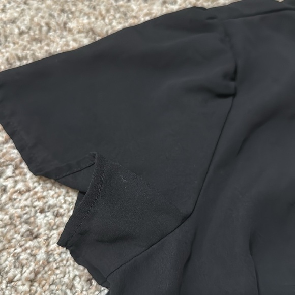 Abercrombie & Fitch Black Short Sleeve Cut Out Back Tie Blouse - Picture 4 of 8